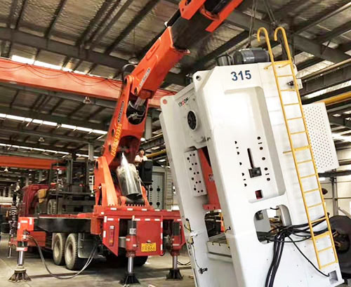 海门附近随车吊出租，轻松解决运输难题