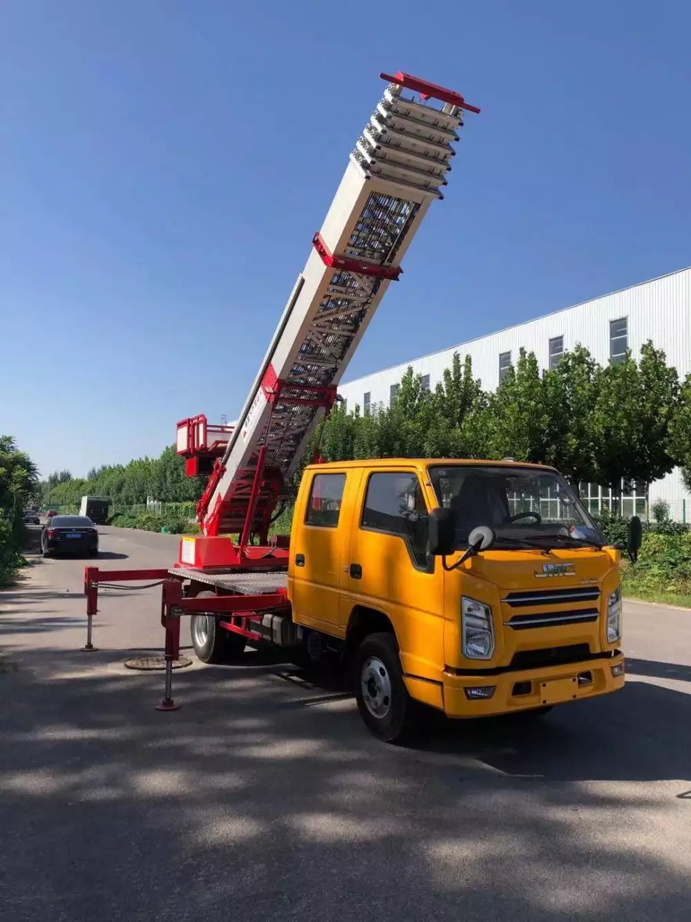 海门附近的云梯车出租服务：轻松解决高空作业需求